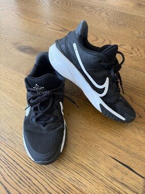Nike Star Runner 4 - kids size 5Y